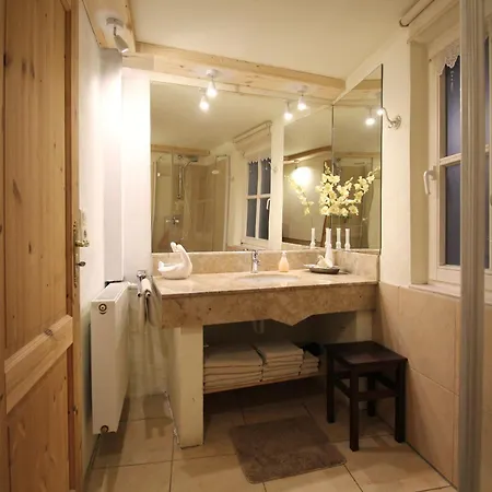 Apartament 175 Qm Schwanennest, In Der Romantischen Roedermuehle An Der Fraenkischen Saale In Deutschlands Mitte, 8 Km Zur A7